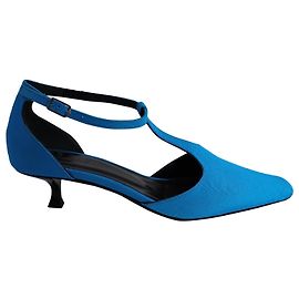 By Far Von Far Bella T-strap Kittenheels aus blauer Leder Blau