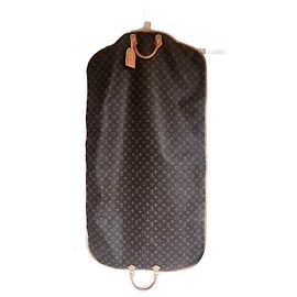 Bolsa de ropa monograma Louis Vuitton Castaño