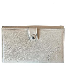 rare two-tone wallet from Longchamp Eggshell