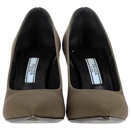 Prada- Prada Logo Plaque Pointed-Toe Pumps in Olive Suede-Green,Olive green