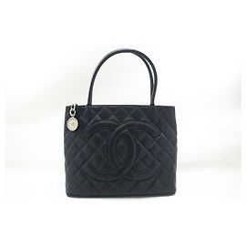 Borsa a spalla in pelle di vitello grana argento CHANEL Nero