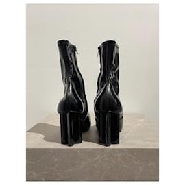 Louis Vuitton-LOUIS VUITTON Ankle boots T.EU 38 Patent leather-Black