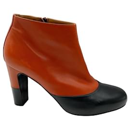 Hermès-Hermes Brown / Black Two-Tone Round Toe Leather Ankle Booties-Brown
