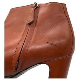 Hermès-Hermes Brown / Black Two-Tone Round Toe Leather Ankle Booties-Brown