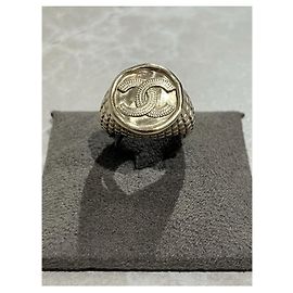 Bagues CHANEL T.EU 52 Métal Doré