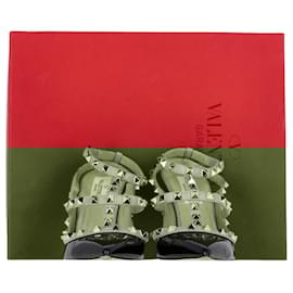 Valentino Garavani-Pompes Valentino Garavani Rockstud 100 en cuir verni noir-Noir