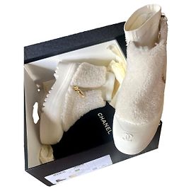 Chanel Stiefeletten Creme