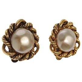 Chanel-CHANEL Pearl Earring metal Gold Tone CC Auth bs19423-Other