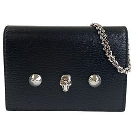 Bolsa de ombro de couro com tachas em forma de crânio Alexander McQueen Preto