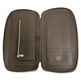 Louis Vuitton-Louis Vuitton Taiga Organizer Atoll Long Wallet-Brown