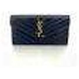 Yves Saint Laurent Portafoglio Grande con Patta YSL Cassandra D'oro