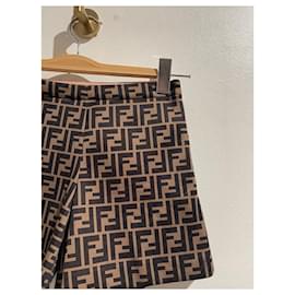 Fendi-Shorts FENDI T.fr 9 ans Polyester-Marron