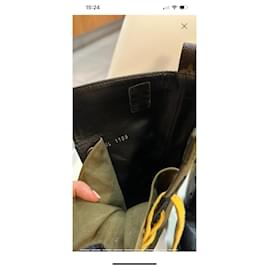 Louis Vuitton-Metropolis-Black