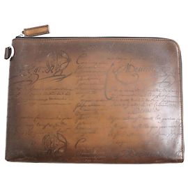 Pochette en cuir Berluti NINO GM marron Marron