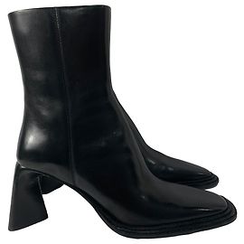 Botas de tornozelo com salto escultural Booker 85 em couro preto de Alexander Wang Preto
