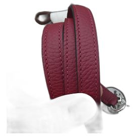 Alça Hermès para bolsa Hermès Kelly em couro vermelho, nova, nunca usada. Vermelho