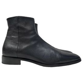 Saint Laurent Montaigne Stiefeletten mit Reißverschluss aus schwarzem Leder Schwarz