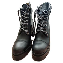 Botas de cuero negro Miu Miu Negro