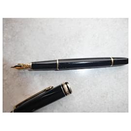 Montblanc-Montblanc Classic Meisterstück 144 gold nib fountain pen with case-Black