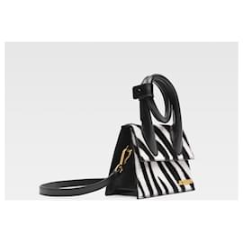 Jacquemus-The Chiquito with knot THE HOUSE Bag with rolled handle.-Black,White
