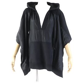 Valentino Garavani Poncho com capuz estampado com logo Valentino preto Preto