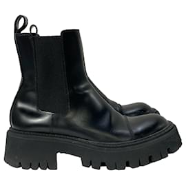 Balenciaga-Balenciaga Tractor 20mm Boots in Black Smooth Calfskin Leather-Black