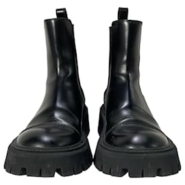 Balenciaga-Balenciaga Tractor 20mm Boots in Black Smooth Calfskin Leather-Black