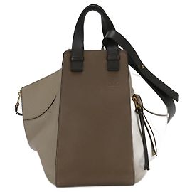 Bolsa de ombro em couro Hammock Medium Anagram Loewe Bege