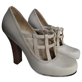 Louis Vuitton-Heels-Eggshell
