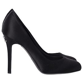 Pompes Chanel avec logo au dos en satin noir Noir