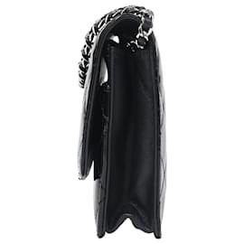 Chanel-Portefeuille brillant matelassé Chanel en cuir verni noir avec chaîne-Noir