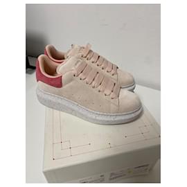 Alexander Mcqueen-Alexander Mcqueen Suede Oversize Sneakers-Pink,White,Fuschia