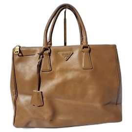 Sac cabas large à double zip en cuir Vitello Shine de Prada, marron Marron