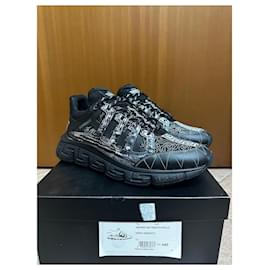Versace-Versace Trigreca Sneakers-Black,Silvery