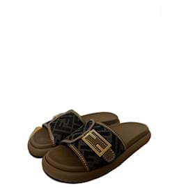 Fendi-Fendi FF Buckle Sandals-Brown