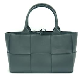 Bottega Veneta-Bottega Veneta Arco Tote Bag-Black