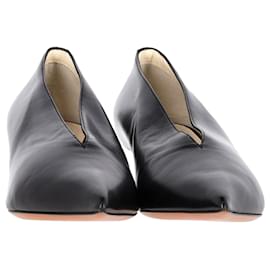 Céline-Celine V Neck Pointed Toe Pumps in Black Leather -Black