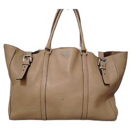 Bolsa de viagem Prada em couro bege Bege