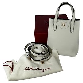 Borsa a tracolla mini in pelle Gancini bianca di Salvatore Ferragamo Bianco