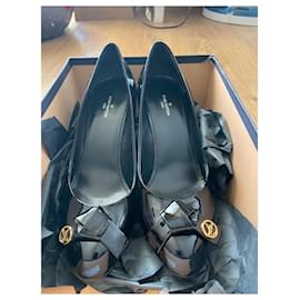 Louis Vuitton-Heels-Black