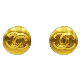 Pendientes de botón martillado Chanel Gold hardware