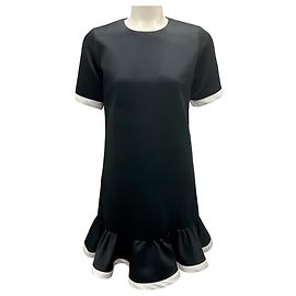 Vestido de cetim com mangas curtas e barra com babados preto / branco de Marc Jacobs Preto