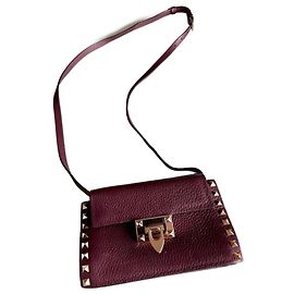 Borsa a mano Valentino Garavani Rockstud in Pelliccia Rosso Scuro Bordò