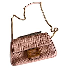 Fendi-Baguette-Rose