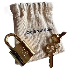 Cadenas Louis Vuitton en métal doré Doré