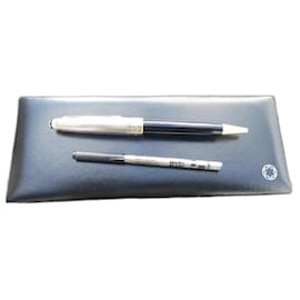 Montblanc-Montblanc ballpoint pen with box and new medium blue refill-Silver hardware