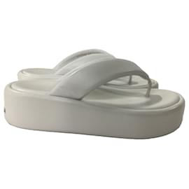 Balenciaga-Balenciaga Platform Mold Thong-Strap Sandals in White Leather-White