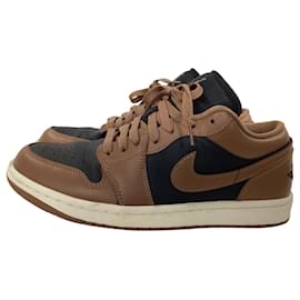 Nike-Nike Air Jordan 1 Low in Brown And Black Leather-Brown