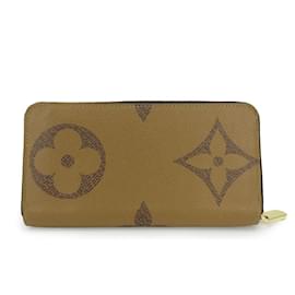 Louis Vuitton-Louis Vuitton Zippy Wallet Monogram Giant Reverse-Brown