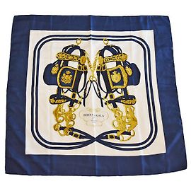 Hermès Seidenschal Carré 90 Gürteldesign Blau